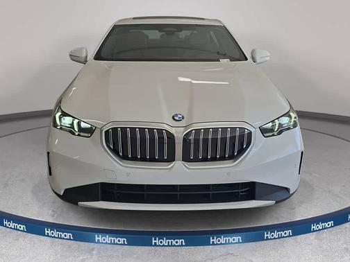 Alpine White 2026 BMW 530 i