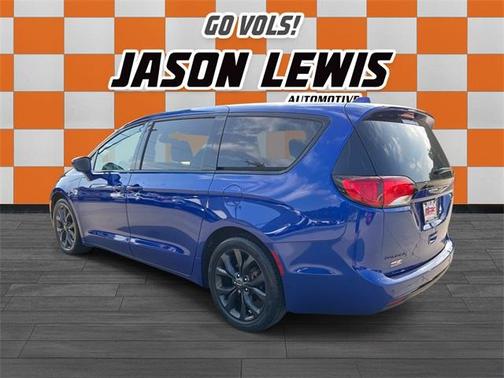 2020 Chrysler Pacifica Touring