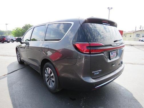 2023 Chrysler Pacifica Hybrid Touring L