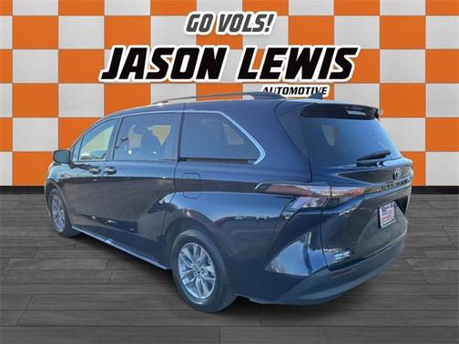 2024 Toyota Sienna XLE