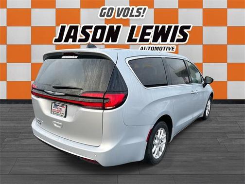 2023 Chrysler Pacifica Touring-L