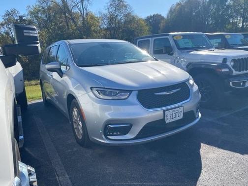 2023 Chrysler Pacifica Touring-L
