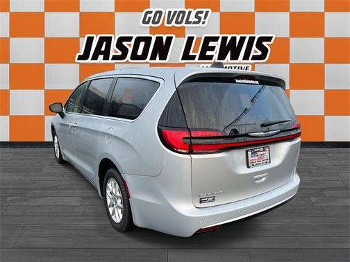 2023 Chrysler Pacifica Touring-L