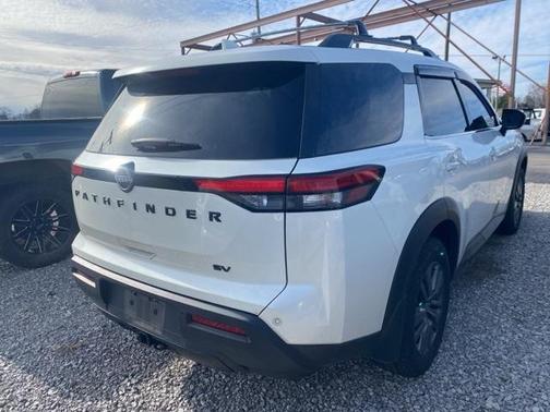 2022 Nissan Pathfinder SV