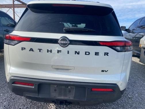 2022 Nissan Pathfinder SV