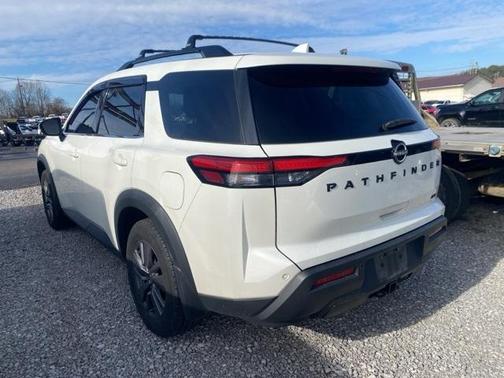 2022 Nissan Pathfinder SV