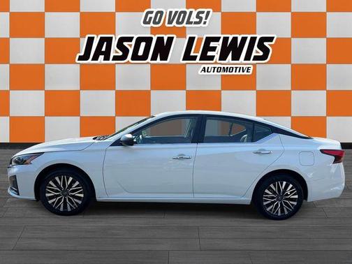 Glacier White 2025 Nissan Altima SV