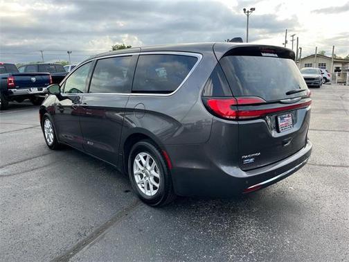 2023 Chrysler Pacifica Touring-L
