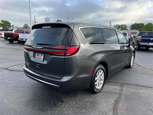 2023 Chrysler Pacifica Touring-L