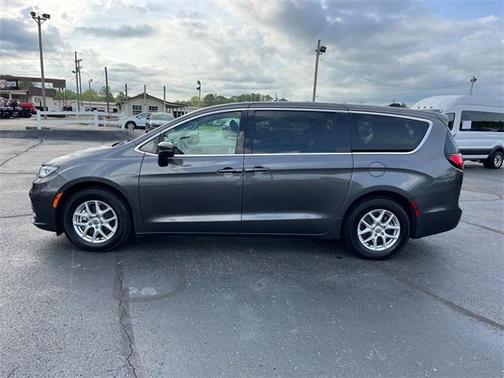 2023 Chrysler Pacifica Touring-L