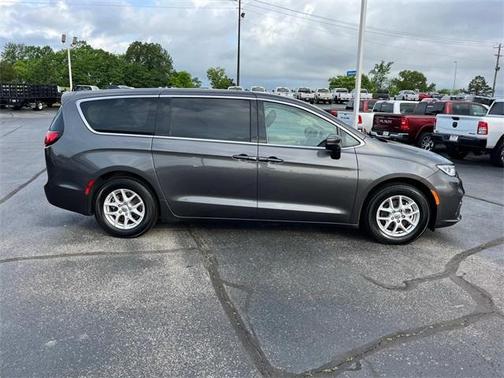 2023 Chrysler Pacifica Touring-L