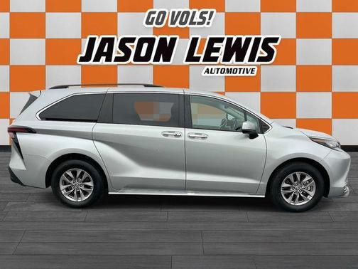 2023 Toyota Sienna XLE