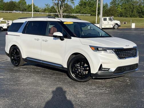 Snow White Pearl 2022 Kia Carnival SX