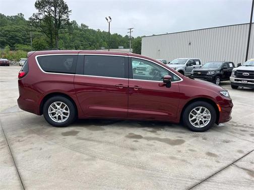 2023 Chrysler Pacifica Touring-L