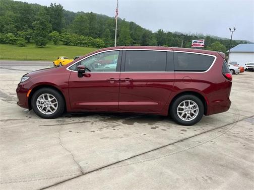 2023 Chrysler Pacifica Touring-L
