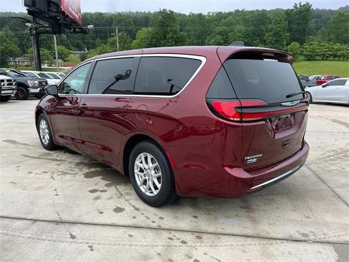 2023 Chrysler Pacifica Touring-L