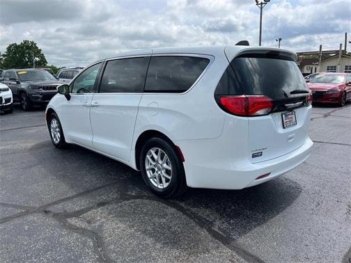 2023 Chrysler Voyager LX