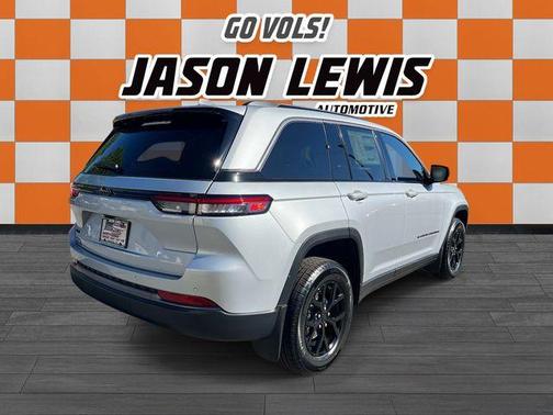 Silver Zynith 2026 Jeep Grand Cherokee Laredo