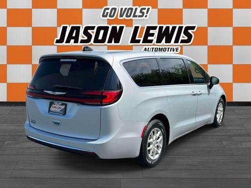 2023 Chrysler Pacifica Touring-L