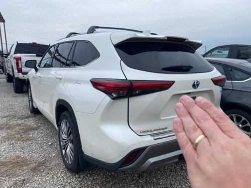 2021 Toyota Highlander Hybrid Platinum
