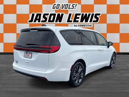 Bright White Clearcoat 2026 Chrysler Pacifica Select