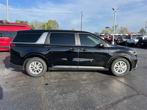 2023 Kia Carnival LX
