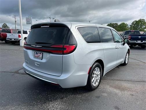 2023 Chrysler Pacifica Touring-L