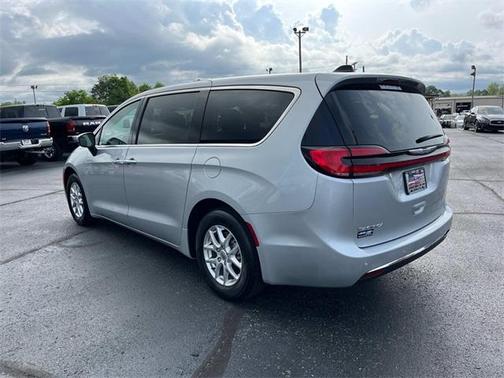 2023 Chrysler Pacifica Touring-L