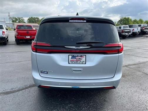 2023 Chrysler Pacifica Touring-L