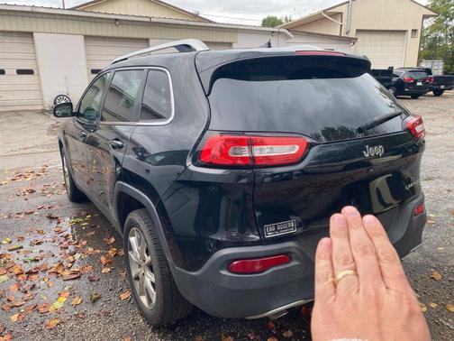 Brilliant Black Crystal Pearlcoat 2014 Jeep Cherokee Limited
