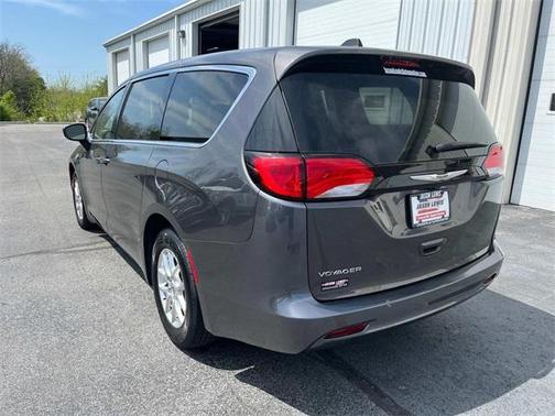 2023 Chrysler Voyager LX