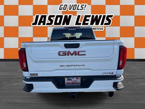 Summit White 2022 GMC Sierra 2500 AT4