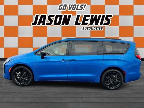 Blue Pearl 2027 Chrysler Pacifica LIMITED