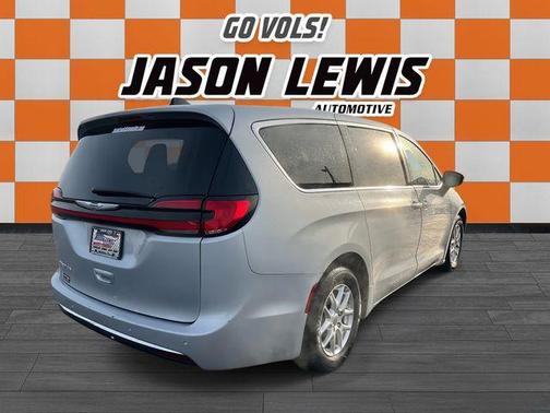 2023 Chrysler Pacifica Touring-L