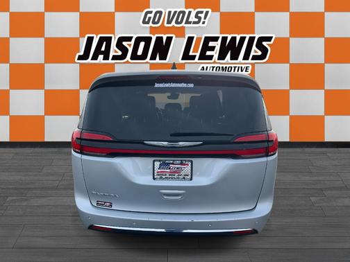 2023 Chrysler Pacifica Touring-L