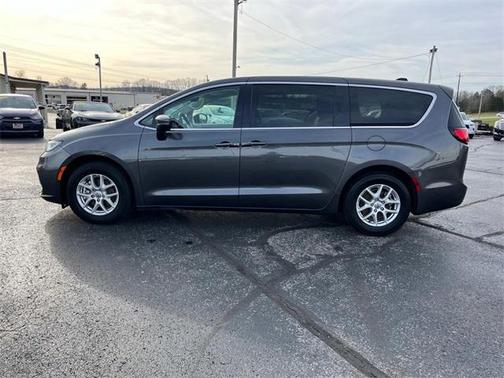 2023 Chrysler Pacifica Touring-L