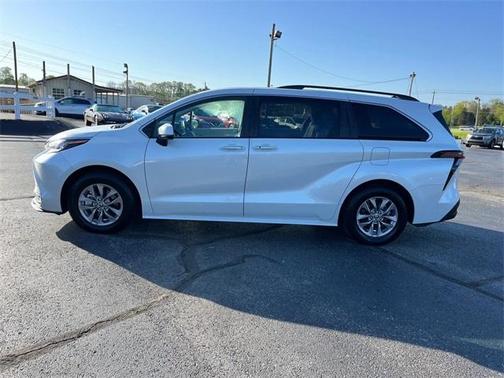 2023 Toyota Sienna XLE