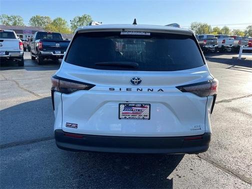 2023 Toyota Sienna XLE