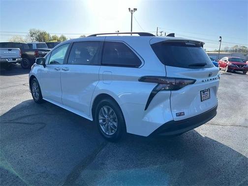 2023 Toyota Sienna XLE