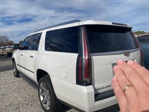 2018 Cadillac Escalade ESV Luxury