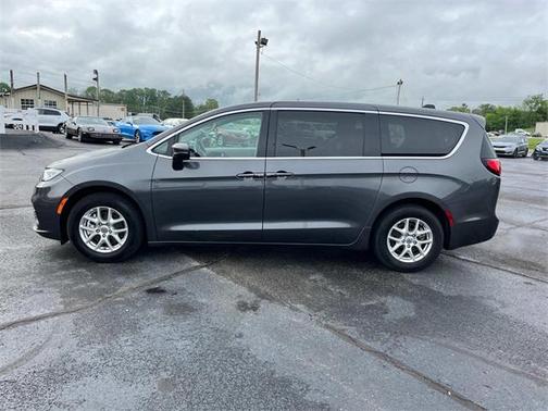 2023 Chrysler Pacifica Touring-L