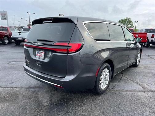 2023 Chrysler Pacifica Touring-L