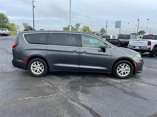 2023 Chrysler Pacifica Touring-L