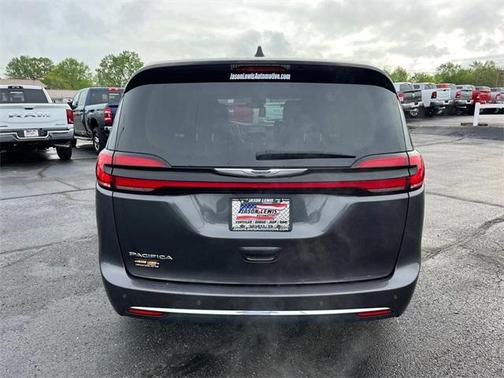 2023 Chrysler Pacifica Touring-L