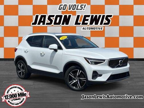Crystal White Metallic 2023 Volvo XC40 B5 Plus Bright Theme