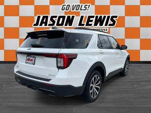 Star White 2025 Ford Explorer ST-Line