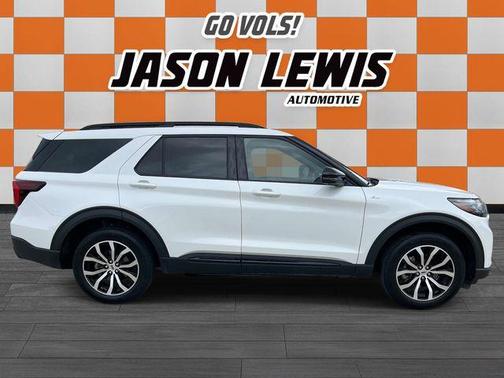 Star White 2025 Ford Explorer ST-Line
