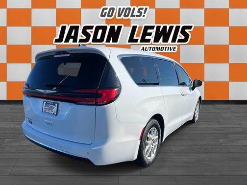 2023 Chrysler Pacifica Touring-L