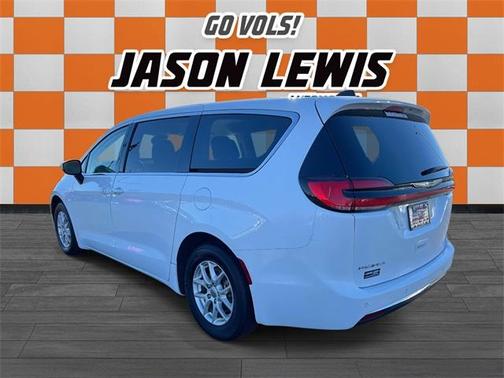 2023 Chrysler Pacifica Touring-L