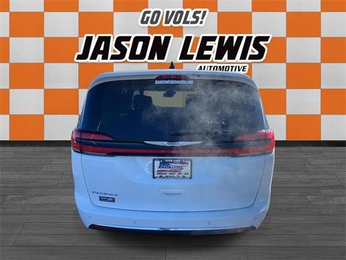 2023 Chrysler Pacifica Touring-L